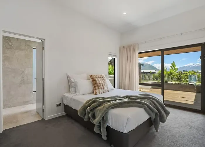 Mountain Oasis - & Pool * Wanaka